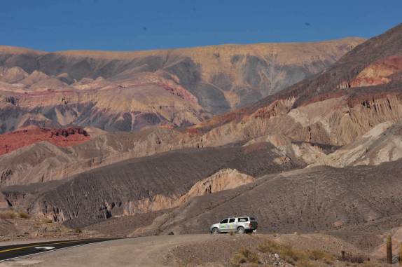 Montanhas coloridas no caminho para San Antonio de Los Cobres - Argentina